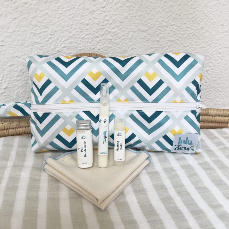 sample kit of cloth wipes, wipe wet bag, and other products.
