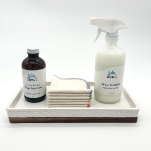 cloth wipes featured with Luludew's concentrated wipe solution and spray bottle.